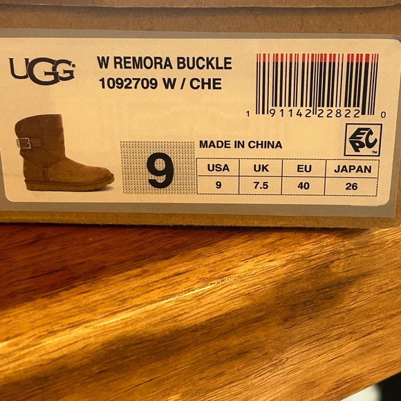 FLASH SALE🔥Ugg Remora*Nearly New** Buckle rhinestone sheepskin boots - Picture 8 of 13